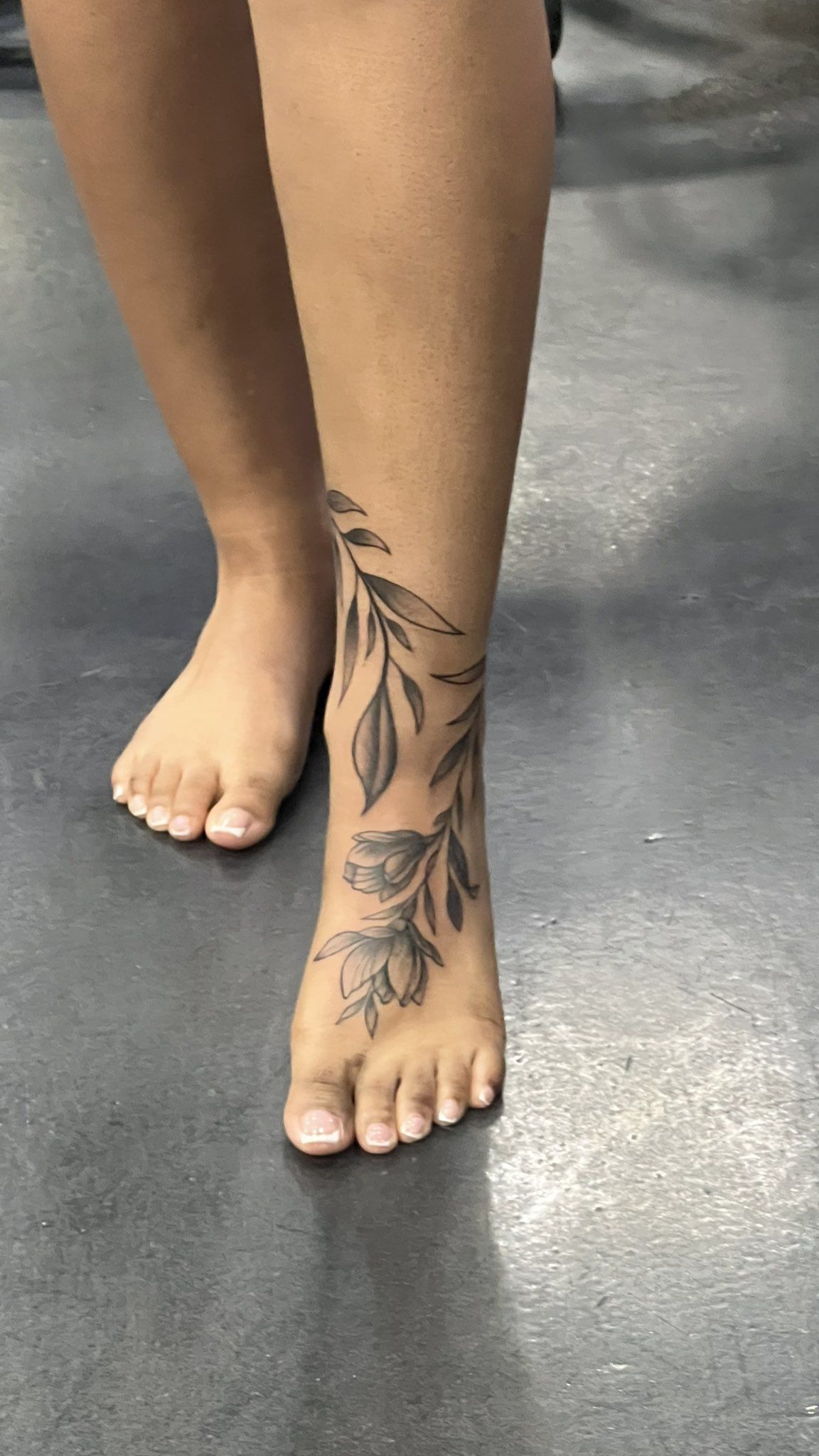 Реклама на ноге.